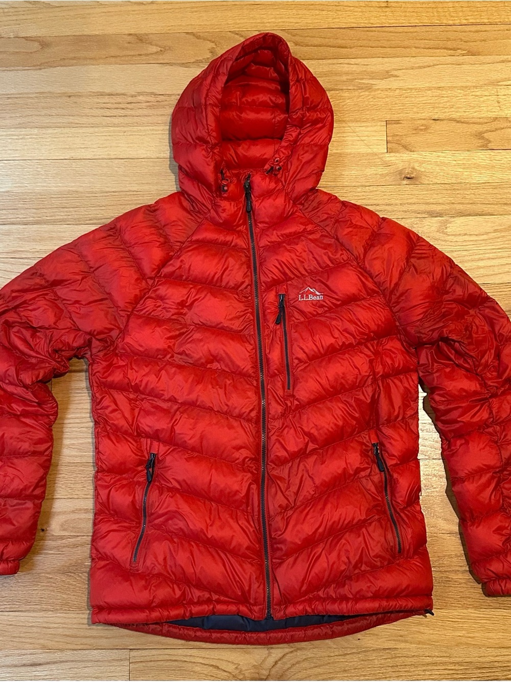 L.L. Bean Men’s 850 Down Red Hooded Puffer Jacket Medium